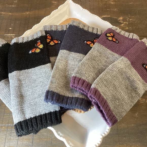 - 🍁 Knit Fingerless Butterfly Gloves - Picture 4 of 9